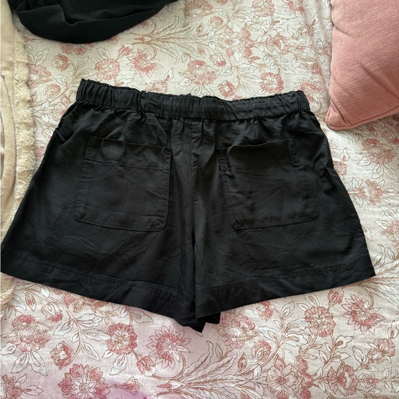BLACK SHORTS - Picture 5 of 5